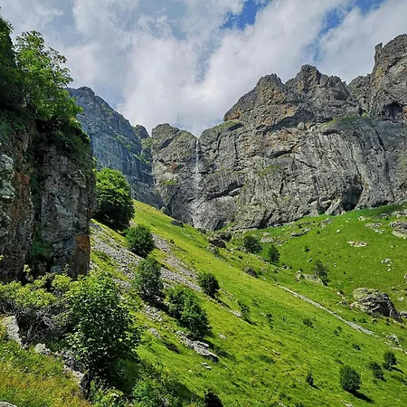 1br With A Free Designated Parking Space *