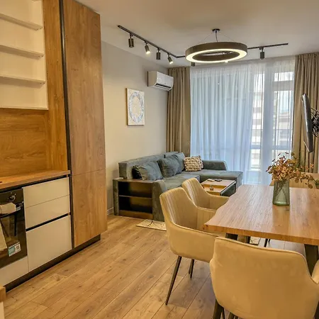 1br With Free Parking