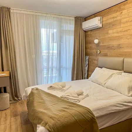 1br With Free Parking