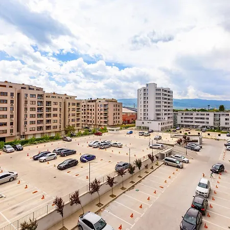 1br With A Free Designated Parking Space